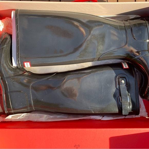 Hunter Original Tall Gloss Black Rain Boots (Size8/39) & Black Knee High Socks - Picture 4 of 16